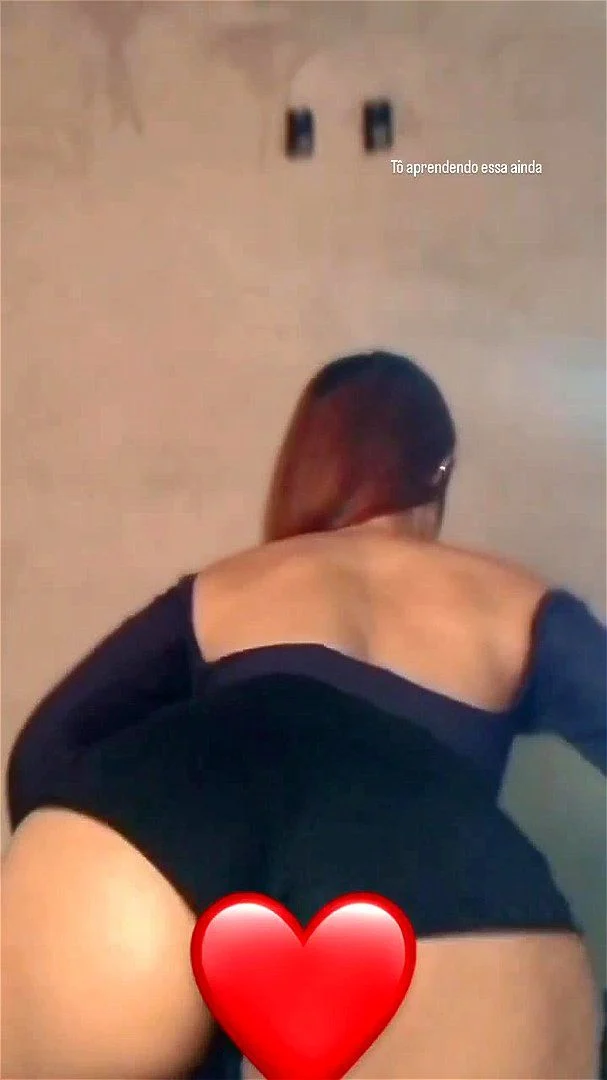 Rabuda gostosa rebolando 2 Rabuda gostosa rebolando 2