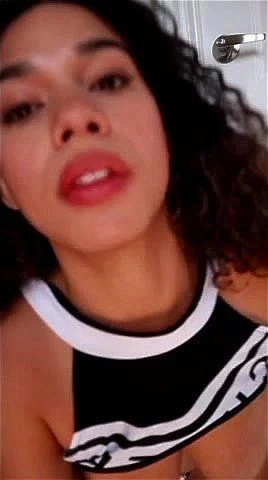 Sexy Lightskin Girl Shows Her Tits