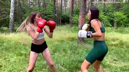 Yana Vs Anastacia – Outdoor Kickboxing