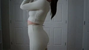 yoga pants thumbnail