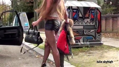 Julie Skyhigh - Julies Halloween Party - Premium