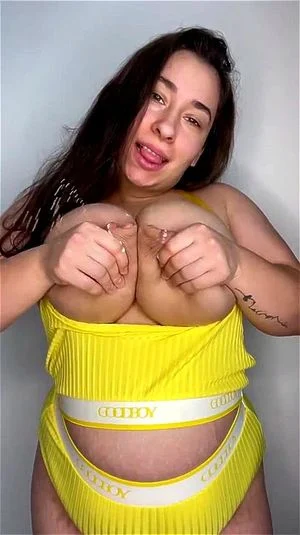Bbw big tits masturbates
