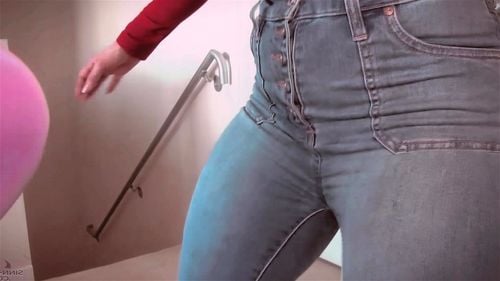 Thick cheater in tight jeans gets her pussy busted
