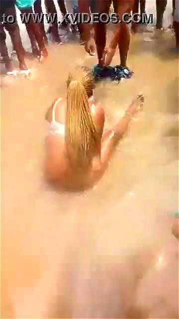 Kenyan local lady fucked in river