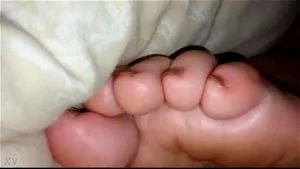 Sleepy feet thumbnail