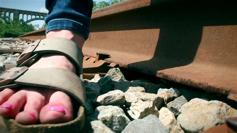 Ava giantess on the railway Ava giantess on the railway