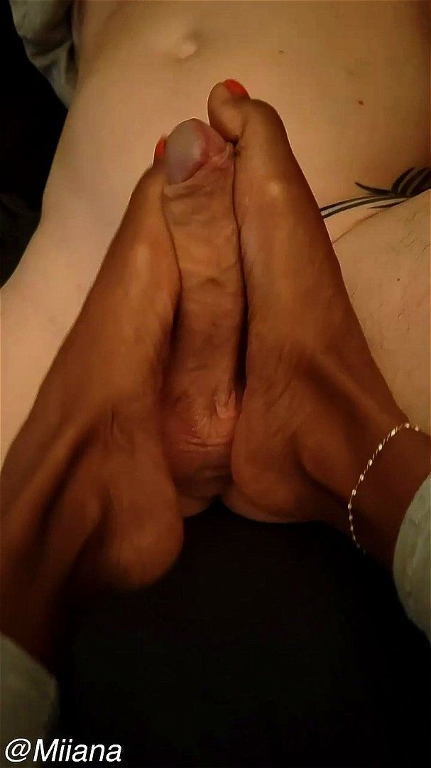 dark skin milf red toes footjob