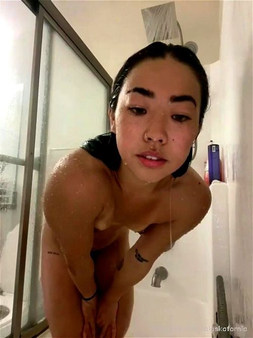 Plongez dans le monde brûlant et audacieux d'Alaskafornia. Profitez de performances passionnées et de scènes sensuelles qui répondent à tous vos désirs. Vivez une expérience inoubliable pleine de passion et d'excitation. Vidéo Porno - SpankBang