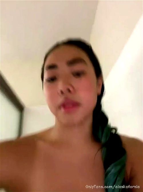 Plongez dans le monde brûlant et audacieux d'Alaskafornia. Profitez de performances passionnées et de scènes sensuelles qui répondent à tous vos désirs. Vivez une expérience inoubliable pleine de passion et d'excitation. Vidéo Porno - SpankBang
