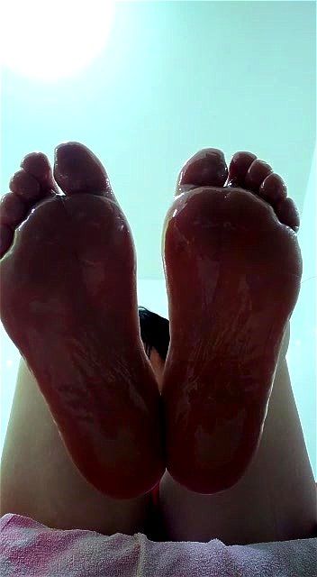 soles feet 858