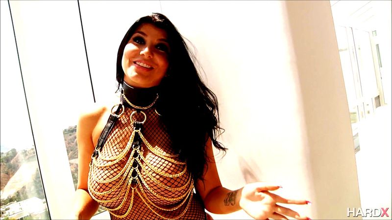 Romi Rain tries Mandingo