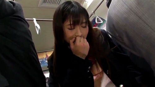 Chica japonesa llega al orgasmo en su ropa interior en un autobús lleno - Aizawa Ren Video Porno - SpankBang