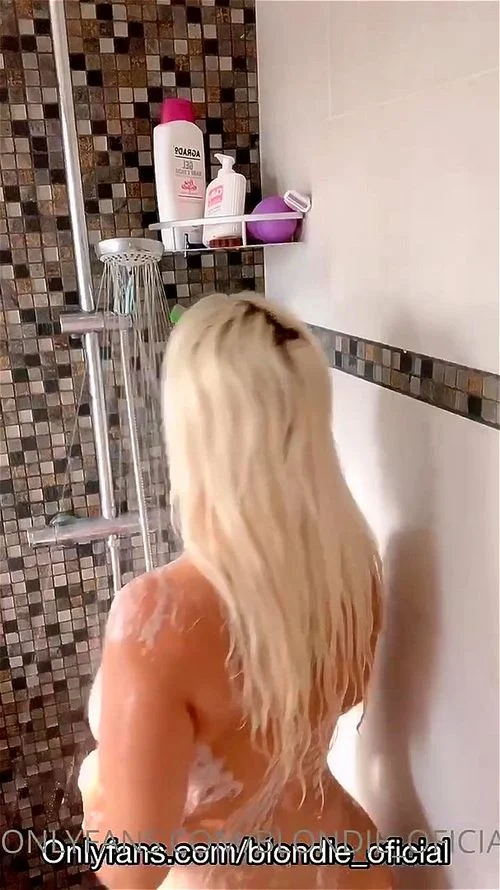 Blondie fesser shower