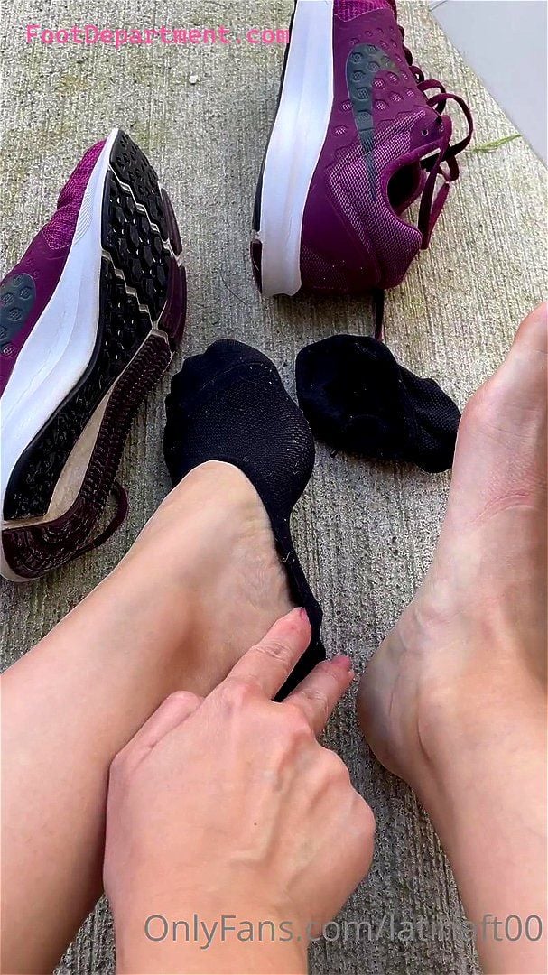 blue toes outside feet blue toes outside feet
