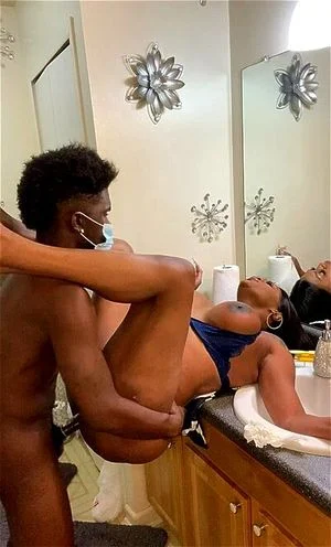 Ebony Shemale Bathroom - Watch Thick Shemale posted on Counter - Black, Ebony, Thick Porn - SpankBang