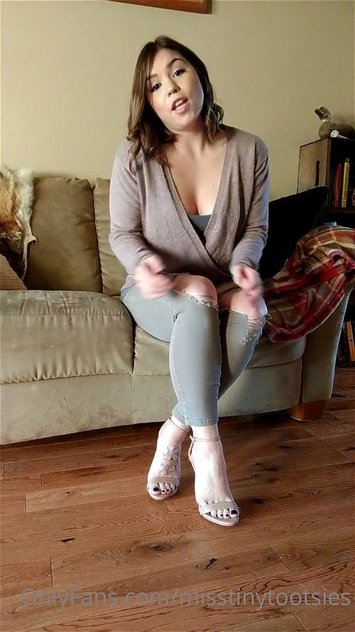 Hot Brunette Feet Tease: Fetish, Soles & Eporner Porn - SpankBang