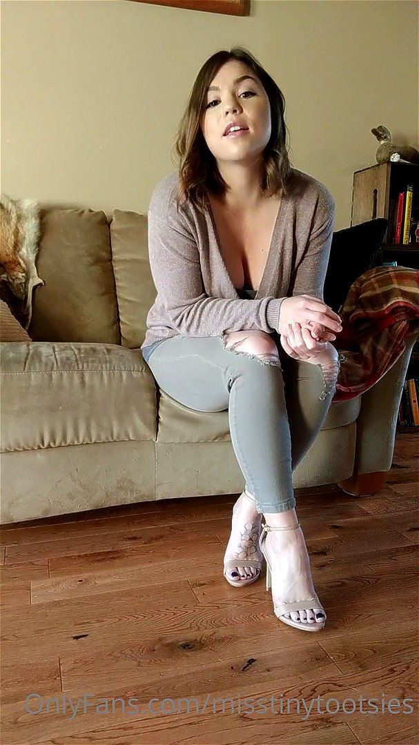 Hot Brunette Feet Tease Hot Brunette Feet Tease