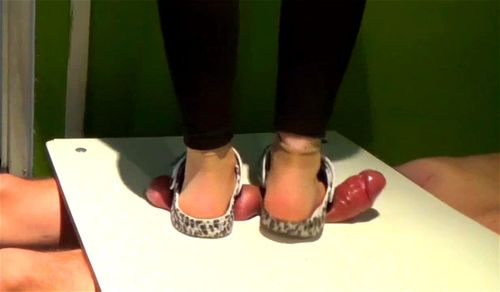Shoe Trample CBT Vídeo pornô - SpankBang