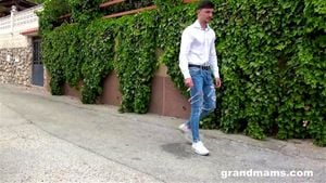 Watch from 0:00:34