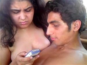 Regardez pakistani girl in car - Car Sex, Pakistani Girl, Indian ...