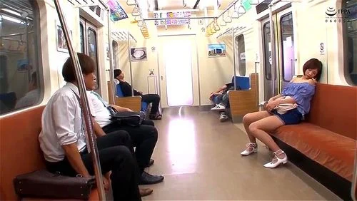 VKO  japanese train 最終電車で誘惑する女