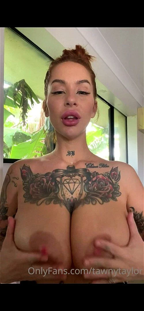 BIG TITTY TATOOED BABE JOI