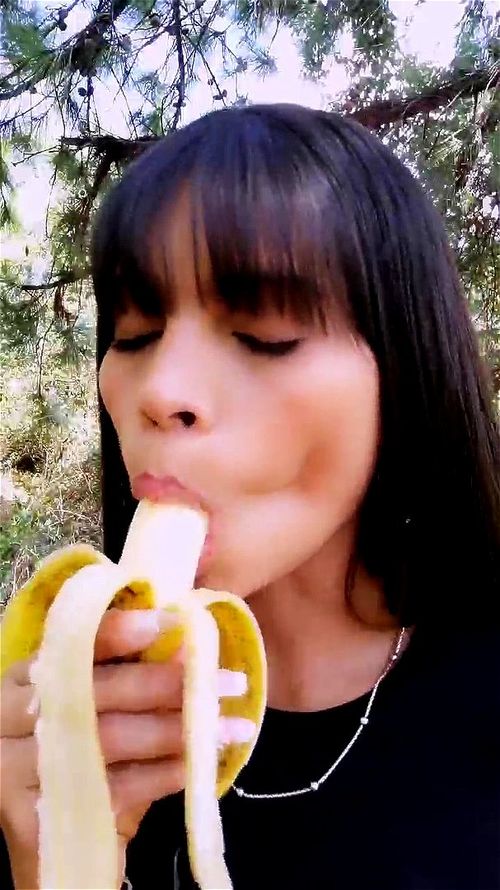 Isa in the forest part 1: Blowjob, Stripchat & Public Porn