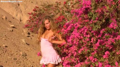 Elena removes dress to show her sexy body Porn - SpankBang