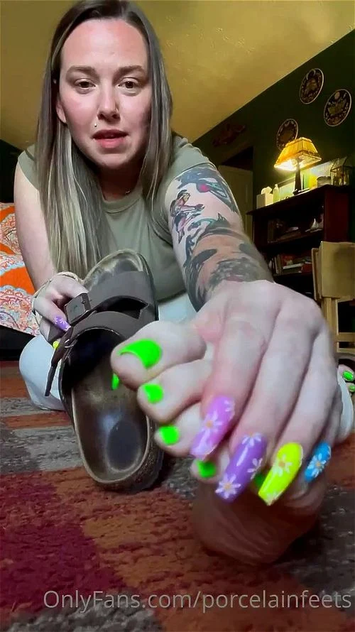 Watch Chubby Sandals to Bare - Feet, Toes, Soles Porn - SpankBang