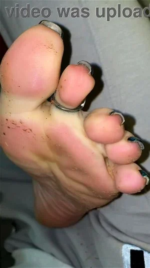 stinky feet thumbnail