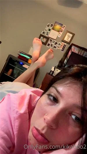 cute feet thumbnail