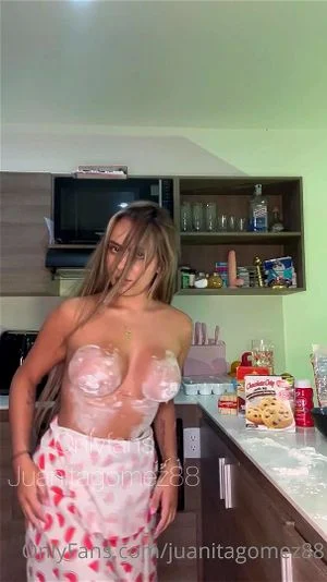 Nude Latina Girls In The Kitchen - Watch Latina naked at the kitchen - Latina, Big Ass, Big Tits Porn -  SpankBang