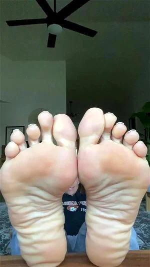 stinky feet thumbnail