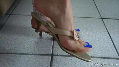 Slides Sandals Slippers N Shoes thumbnail