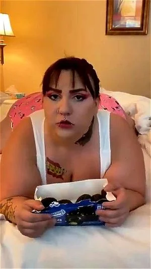 Watch Fat slut stuffs herself - Bbw, Fat, Belly Porn - SpankBang