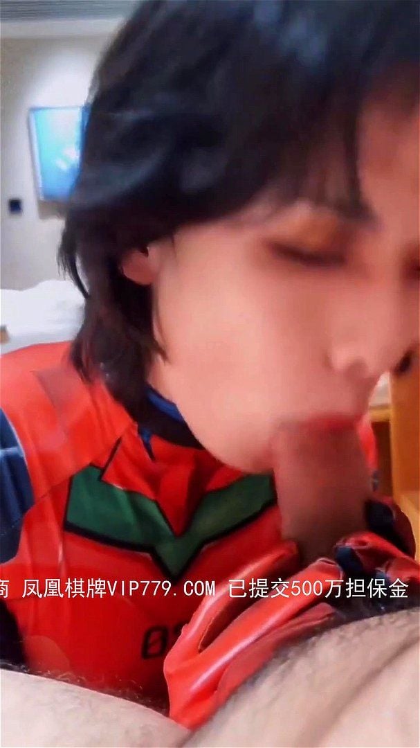 Chinese slut sucking dick Chinese slut sucking dick