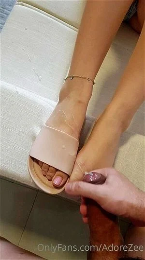 huge cumshot on her beauty feet