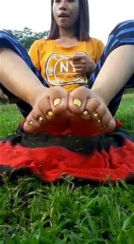 Red toenails footjob thumbnail