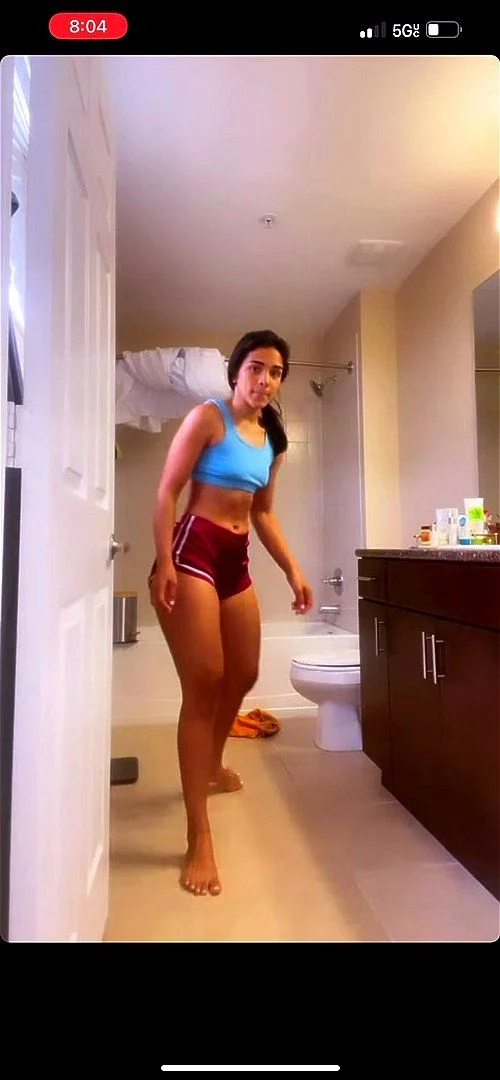 Big booty Venezuelan cleans bathroom