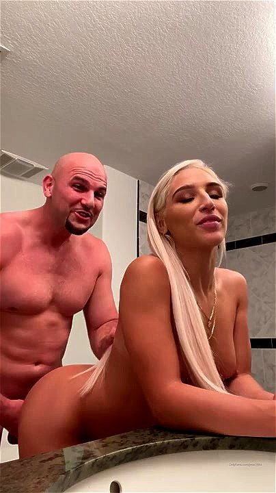 Watch Abella Danger escondida no banheiro - Big Ass, Big Cock, Babe Porn -  SpankBang