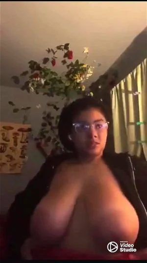 Accidental Tits - Watch Big boobs girl flash on accident - Amateur, Big Tits, Big Boobs Porn  - SpankBang