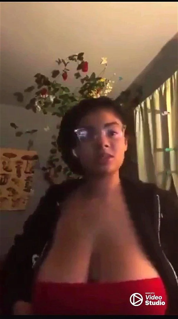 Big boobs girl flash on accident