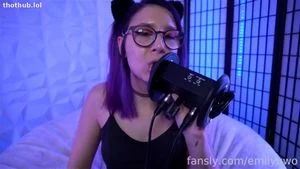 EmilyWuW thumbnail