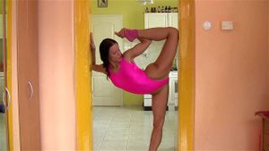 Flexi Babe shows Skills