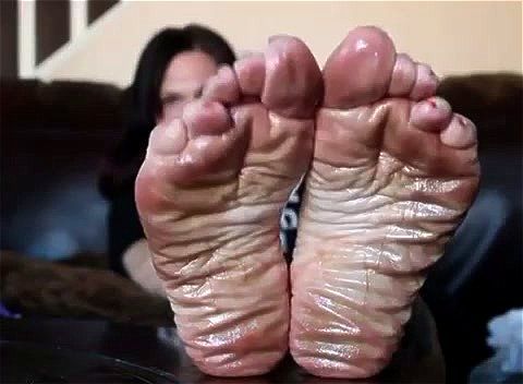 Wrinkled Soles Oily - Feet, Mature, Big Feet Porn - SpankBang