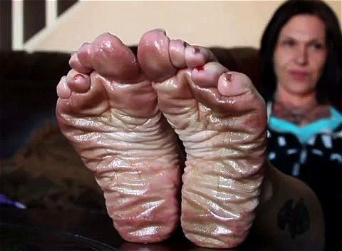 Wrinkled Soles Oily - Feet, Mature, Big Feet Porn - SpankBang