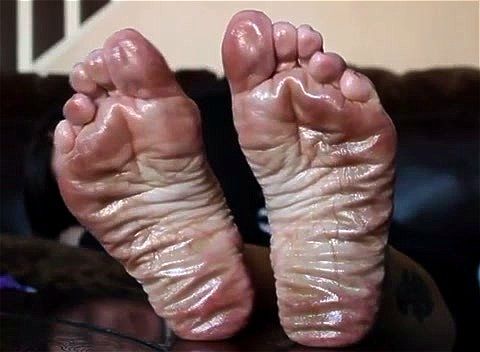 Wrinkled Soles Oily - Feet, Mature, Big Feet Porn - SpankBang