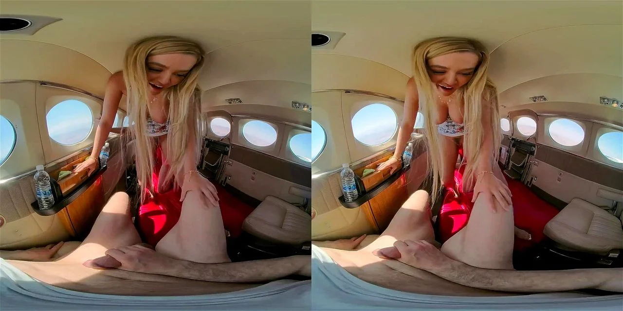 3 girls in a plane vr