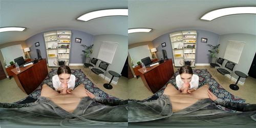 Sera Ryder joue au bureau