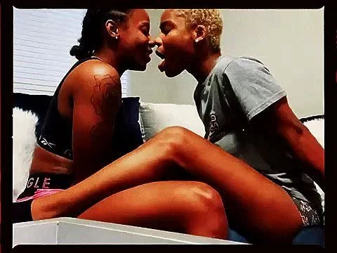 ebony lesbo kissing thumbnail